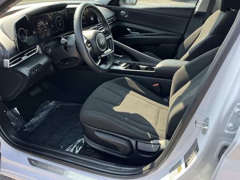 Used 2024 Hyundai Elantra SEL w/ Convenience Package FWD image 24