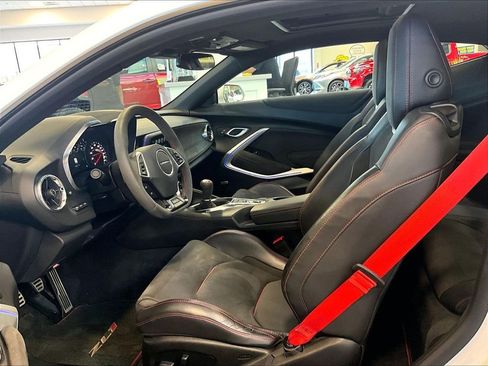 Used 2018 Chevrolet Camaro ZL1 RWD image 10