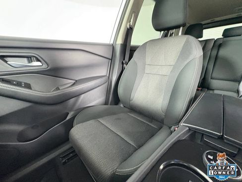 Used 2025 Nissan Rogue SV AWD/4WD image 18