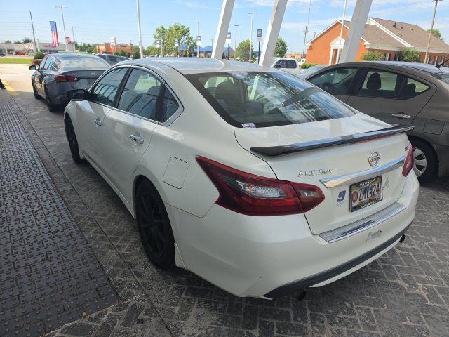 Used 2017 Nissan Altima 2.5 SR w/ Midnight Edition Package FWD image 6