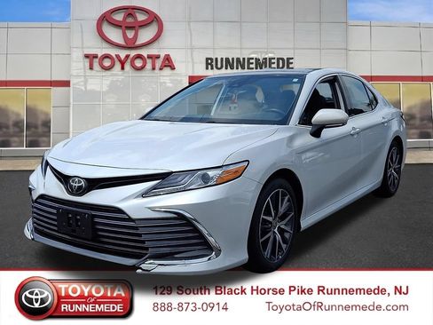 Certified 2022 Toyota Camry XLE AWD/4WD image 3