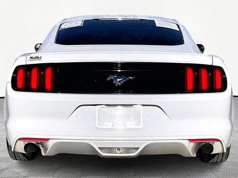 Used 2016 Ford Mustang Coupe image 4