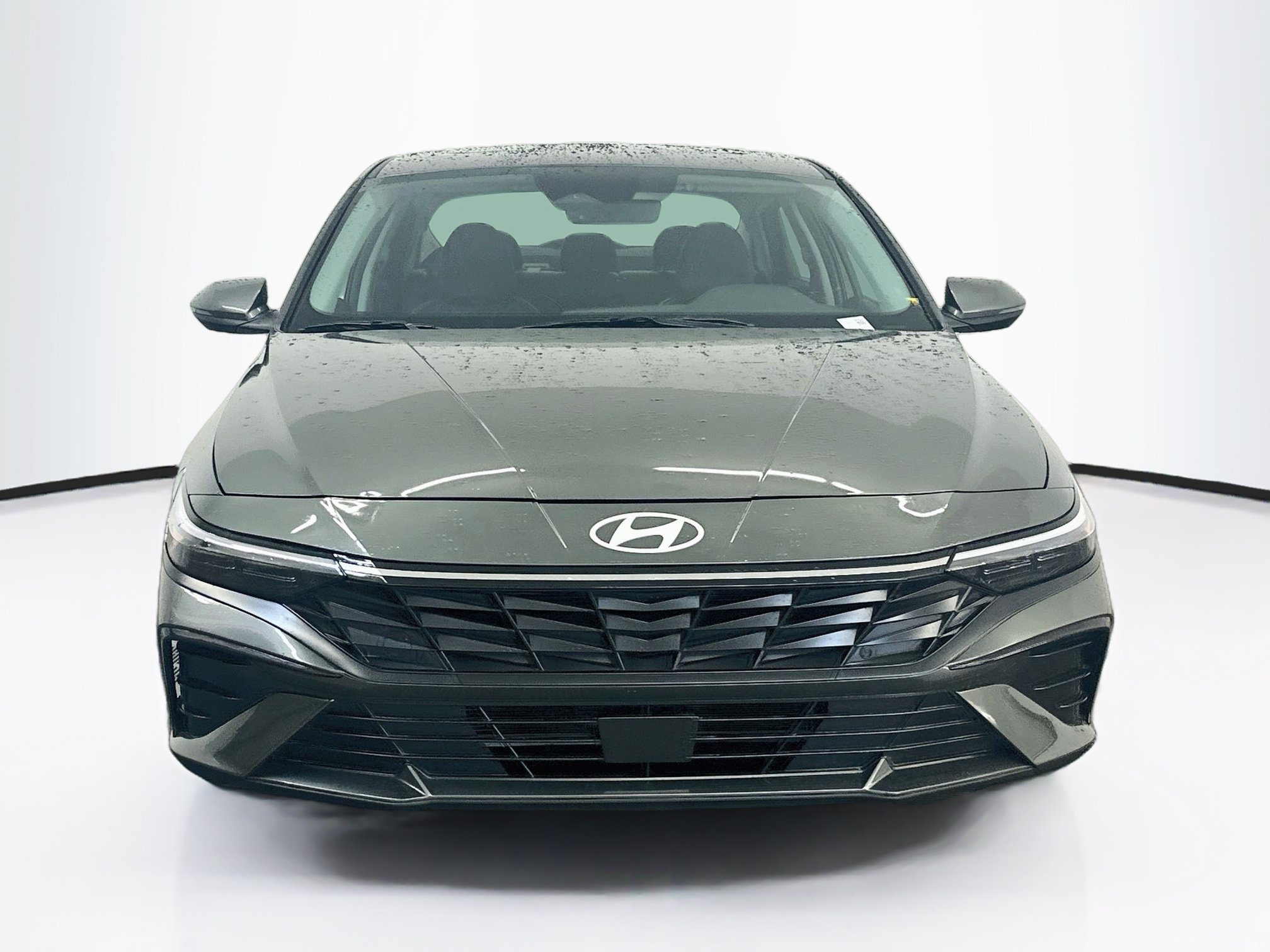 Used 2025 Hyundai Elantra Limited FWD image 2