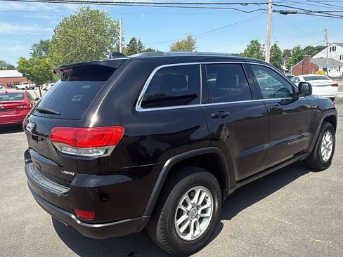 Used 2018 Jeep Grand Cherokee Laredo AWD/4WD image 11