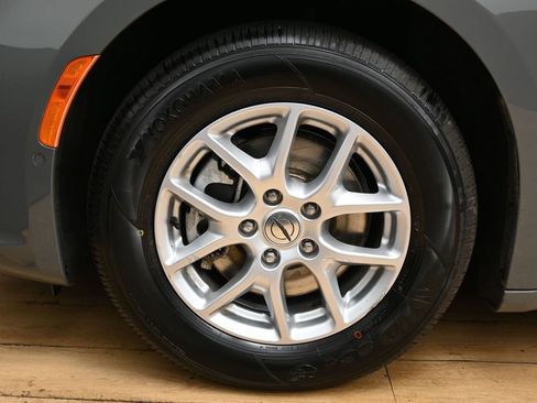 Used 2023 Chrysler Pacifica Touring-L FWD image 11