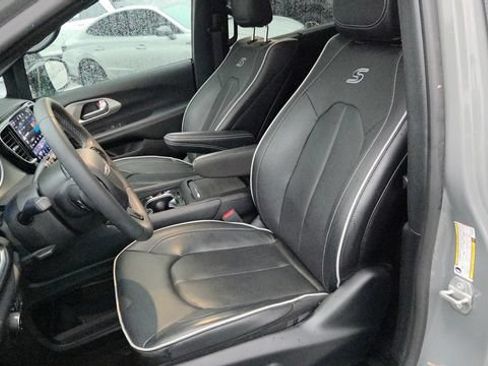Used 2023 Chrysler Pacifica Limited w/ Uconnect Theater Family Group AWD/4WD image 24