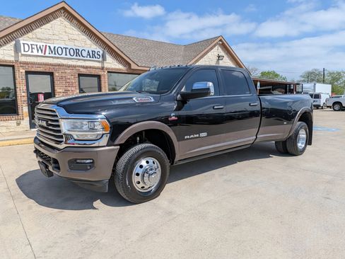 Used 2022 RAM 3500 Limited AWD/4WD image 2