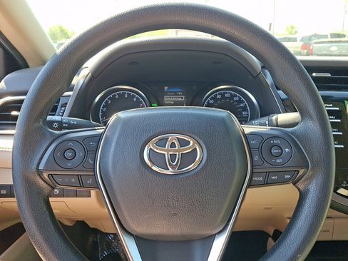 Used 2018 Toyota Camry LE w/ Convenience Package FWD image 18