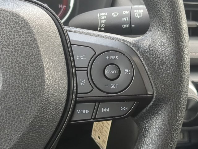 Used 2025 Toyota RAV4 LE AWD/4WD image 28