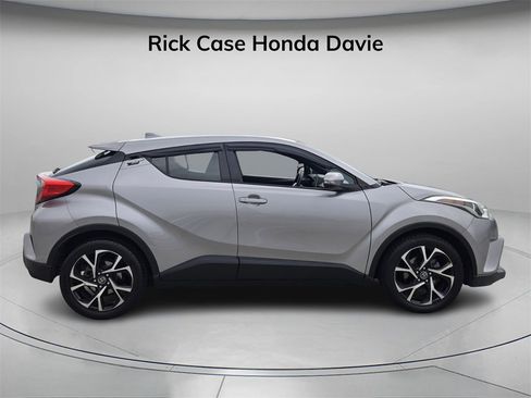 Used 2018 Toyota C-HR XLE image 3