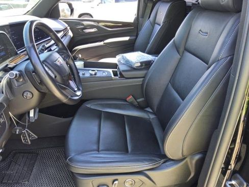 Used 2024 Cadillac Escalade ESV Luxury RWD image 10