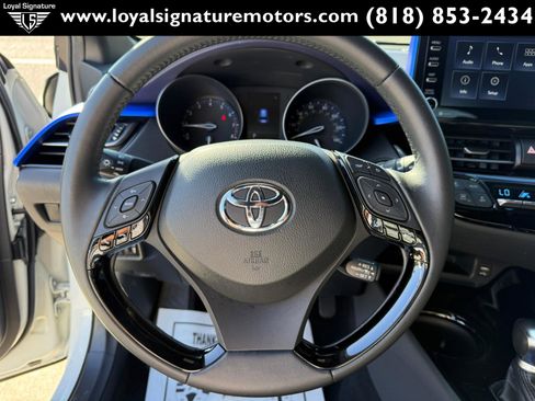 Used 2020 Toyota C-HR XLE image 19