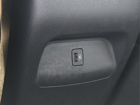 Used 2025 Nissan Sentra SR w/ SR Premium Package image 17