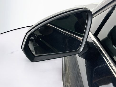 Used 2025 Volkswagen Taos SE image 16