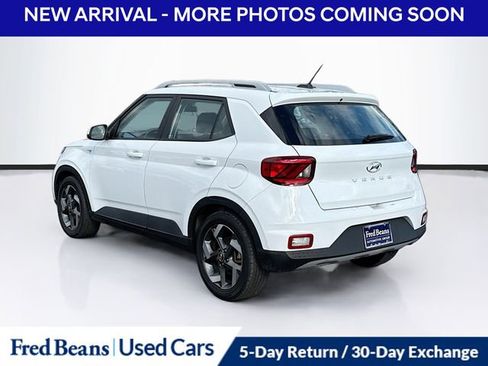 Used 2023 Hyundai Venue SEL image 5