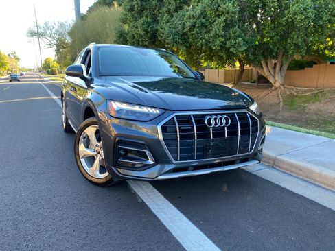 Used 2021 Audi Q5 Prestige w/ Prestige Package image 2