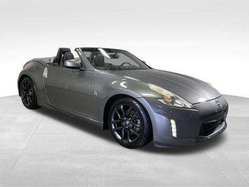 Used 2014 Nissan 370Z Touring RWD image 32