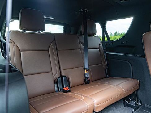 Used 2024 Chevrolet Suburban High Country w/ Advanced Technology Package image 27