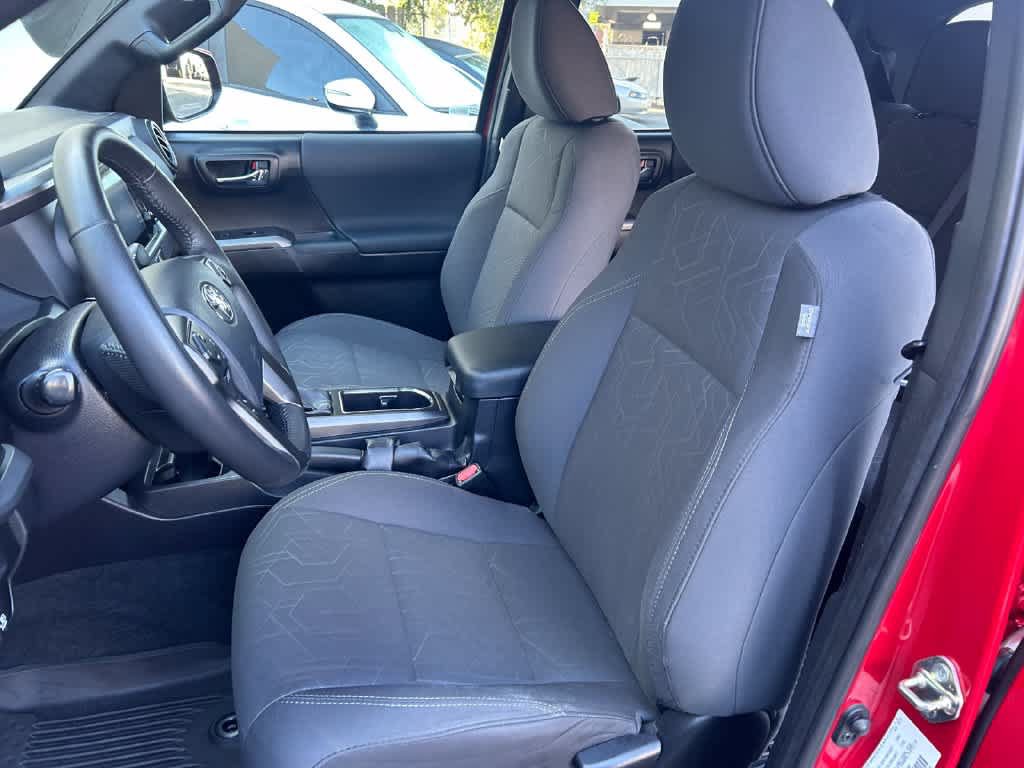 Used 2017 Toyota Tacoma TRD Sport w/ Tow Package RWD image 11