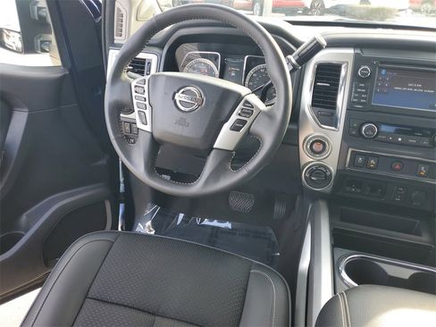 Used 2017 Nissan Titan PRO-4X image 17