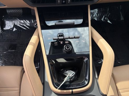 Certified 2025 Porsche Cayenne Coupe AWD/4WD image 21