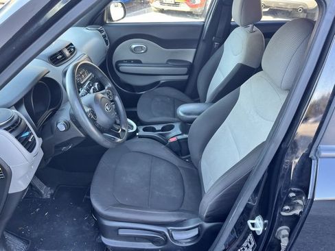 Used 2018 Kia Soul image 11