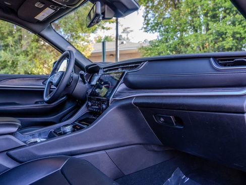 Used 2024 Jeep Grand Cherokee L Limited w/ Luxury Tech Group II image 24