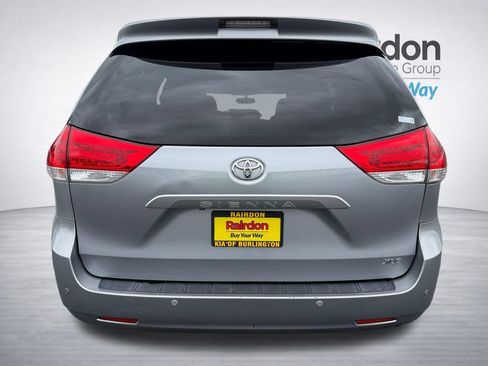 Used 2012 Toyota Sienna XLE FWD image 6