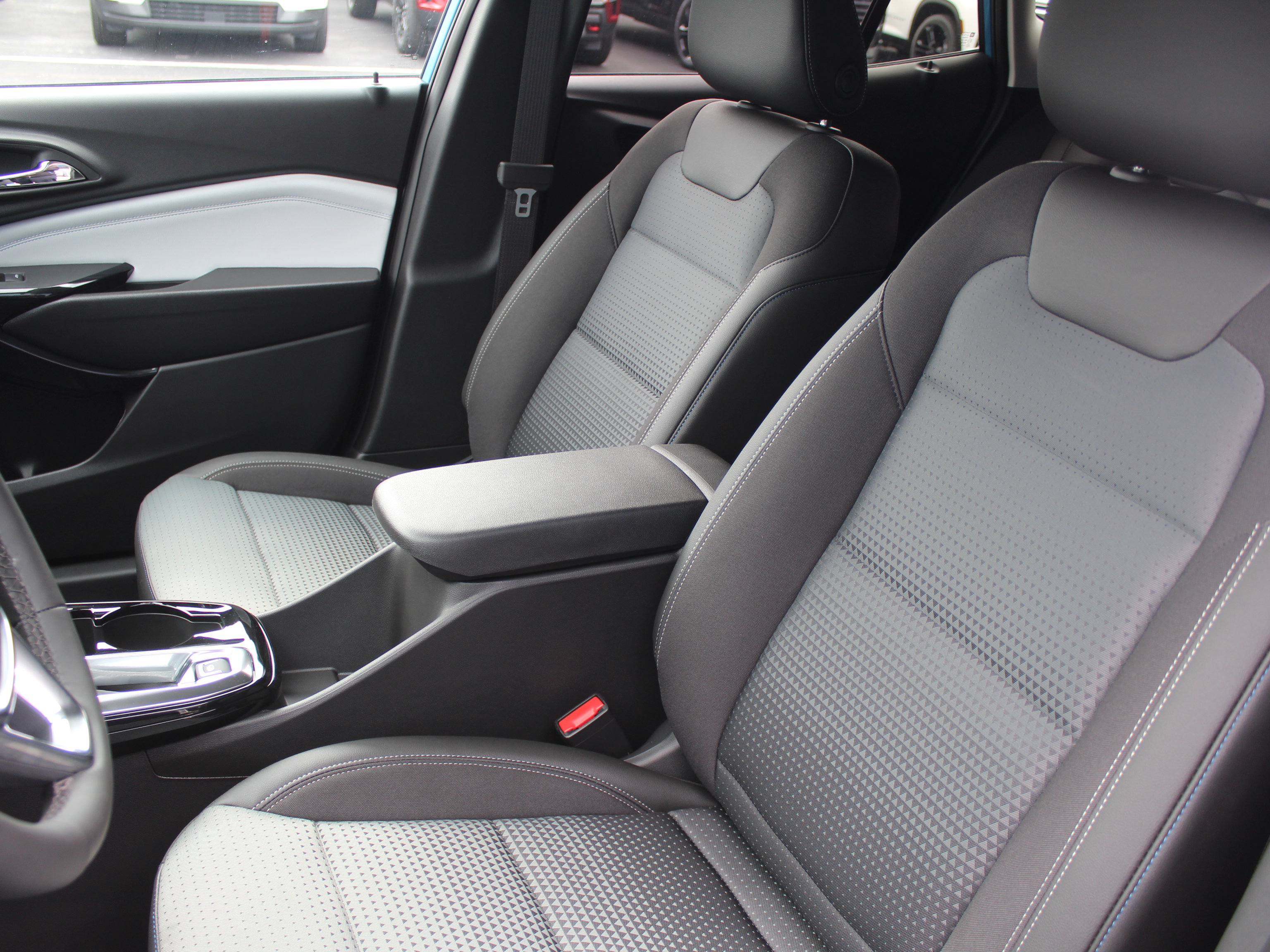 New 2026 Chevrolet Trax LT w/ LT Convenience Package FWD image 25