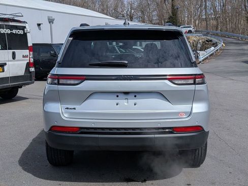 New 2025 Jeep Grand Cherokee Altitude AWD/4WD image 4