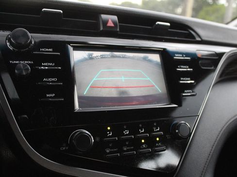 Used 2019 Toyota Camry LE FWD image 13