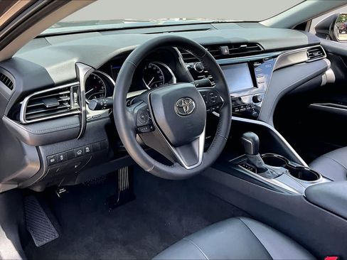 Used 2020 Toyota Camry SE FWD image 16
