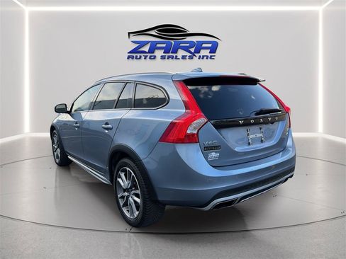 Used 2017 Volvo V60 T5 Cross Country Platinum w/ Climate Package AWD/4WD image 5
