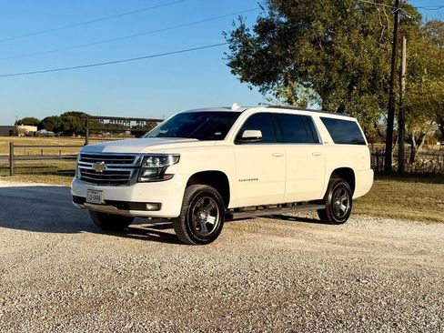 Used 2016 Chevrolet Suburban LT image 3