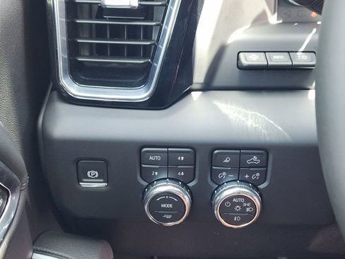 Used 2025 GMC Sierra 2500 Denali w/ Denali Reserve Package AWD/4WD image 23