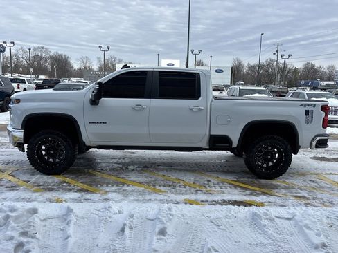 Used 2020 Chevrolet Silverado 2500 LT w/ Convenience Package image 9