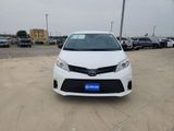 Used 2020 Toyota Sienna L image 2