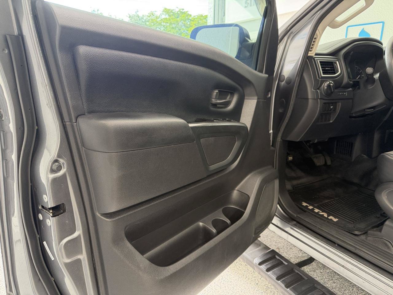 Used 2017 Nissan Titan S RWD image 10