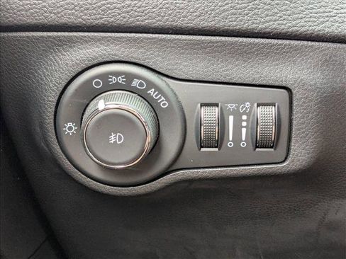 Used 2021 Jeep Compass Latitude image 11