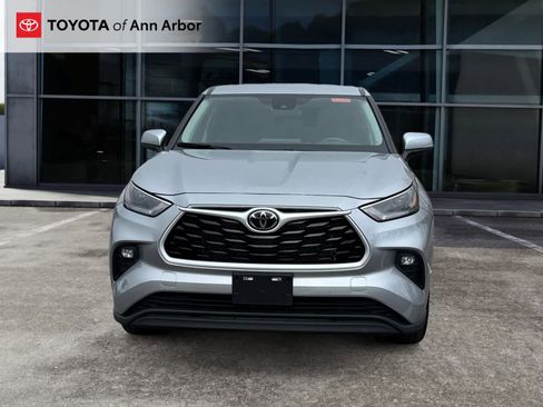 Used 2025 Toyota Highlander LE image 12