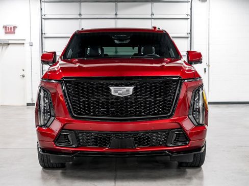 Used 2025 Cadillac Escalade V w/ LPO, ONYX Package AWD/4WD image 8