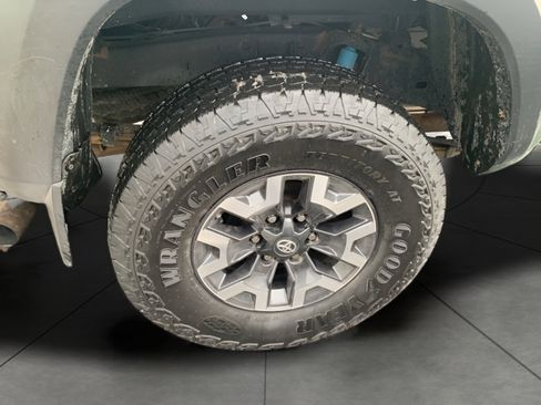 Used 2021 Toyota Tacoma TRD Off-Road image 22