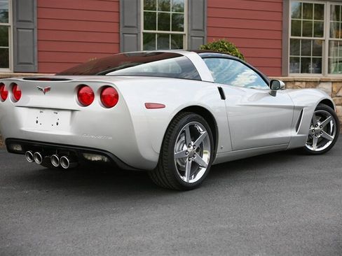 Used 2007 Chevrolet Corvette Coupe w/ Preferred Equipment Group RWD image 5