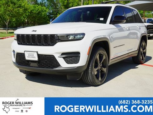 Used 2023 Jeep Grand Cherokee Altitude image 1