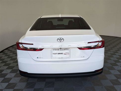 Used 2026 Toyota Camry LE w/ Convenience Package FWD image 6
