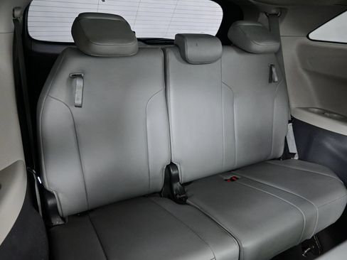 Used 2022 Toyota Sienna XLE FWD image 17