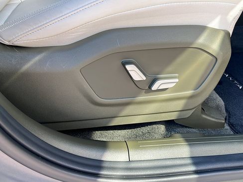 Certified 2025 Hyundai Santa Fe Calligraphy FWD image 23