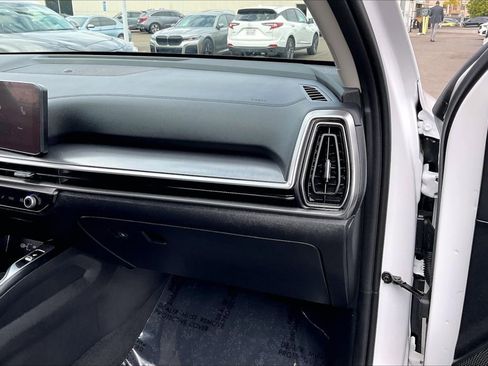 Used 2024 Kia Sorento S image 13