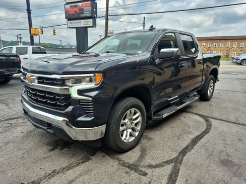Used 2024 Chevrolet Silverado 1500 LT AWD/4WD image 3