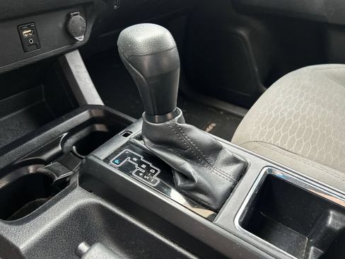 Used 2017 Toyota Tacoma SR w/ SR Convenience Package RWD image 20